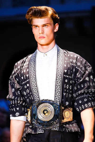 Look 75
